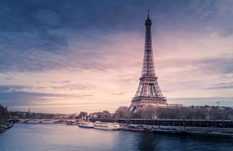 10 phrases you should know before going to France
